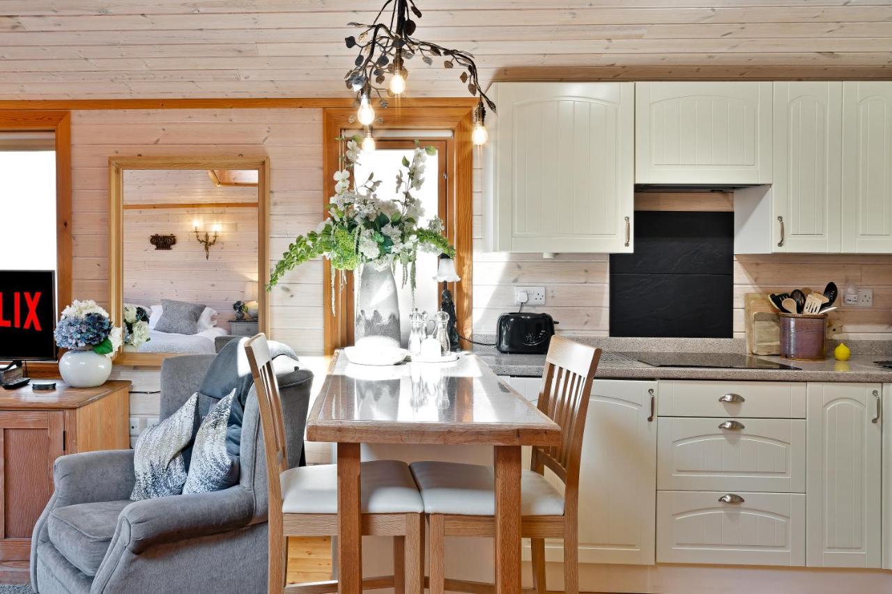 The Lodge - Luxury Lodge With Super King Size Bed, Kitchen & Shower Room Hurstpierpoint Exterior photo