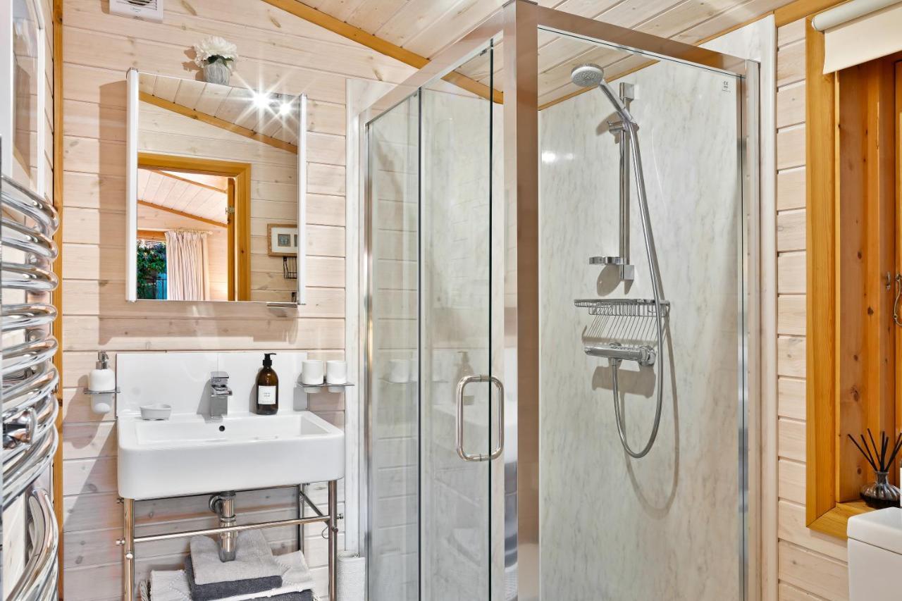 The Lodge - Luxury Lodge With Super King Size Bed, Kitchen & Shower Room Hurstpierpoint Exterior photo
