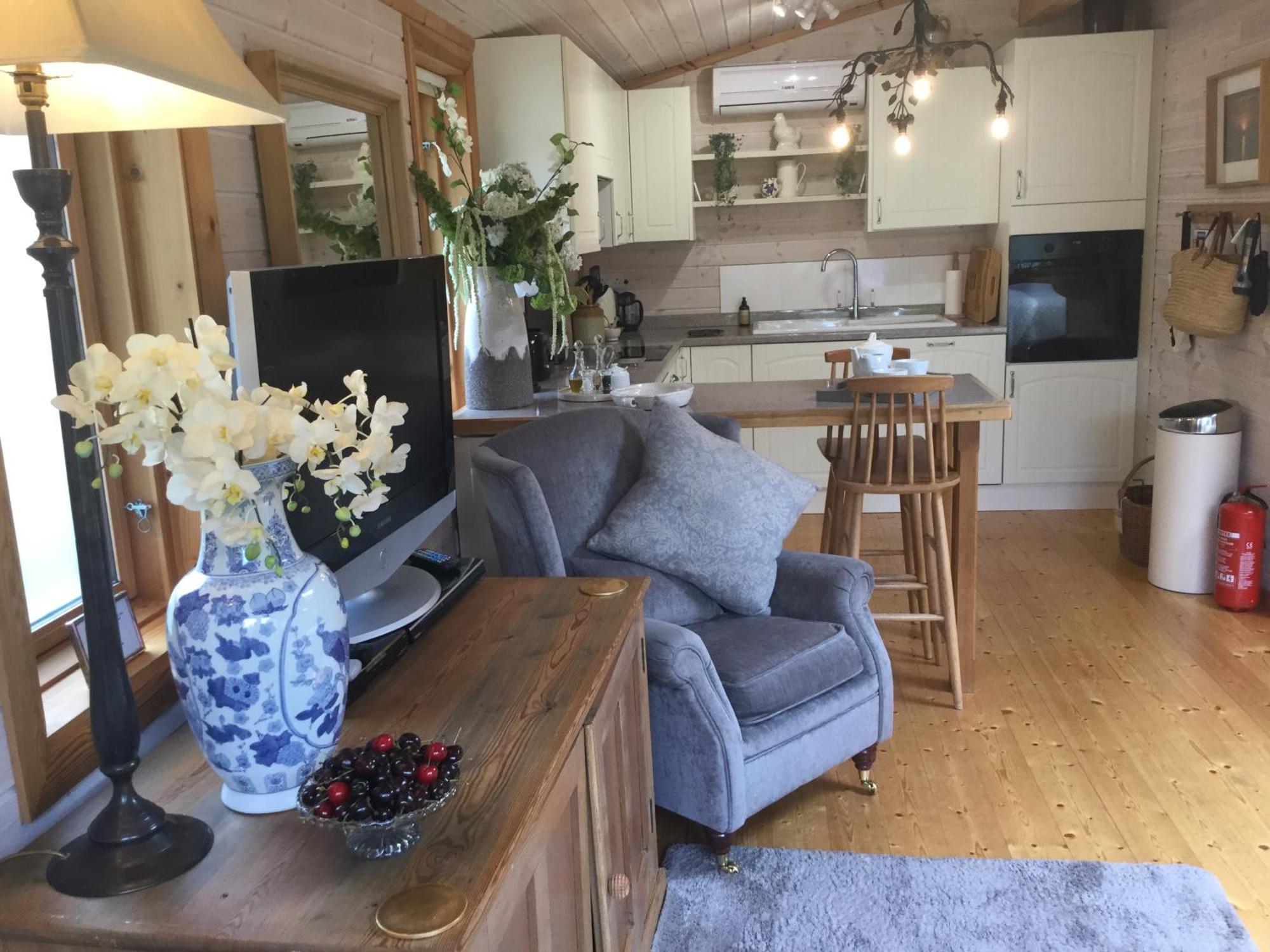 The Lodge - Luxury Lodge With Super King Size Bed, Kitchen & Shower Room Hurstpierpoint Exterior photo