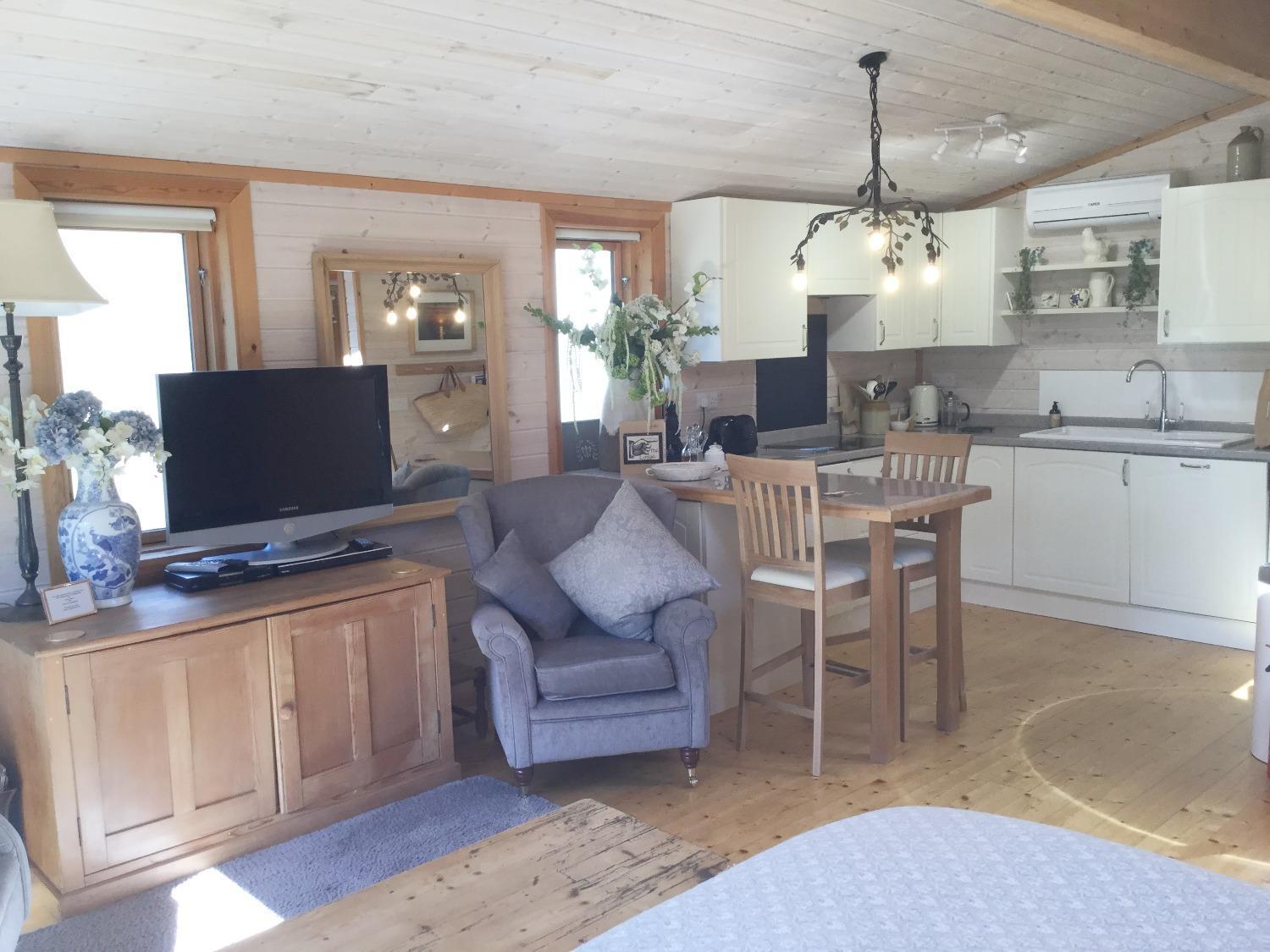 The Lodge - Luxury Lodge With Super King Size Bed, Kitchen & Shower Room Hurstpierpoint Exterior photo
